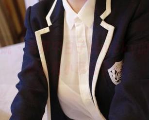 模范学院 – 写真中白子嫣nicky的图片，脚趾和小草在争辩