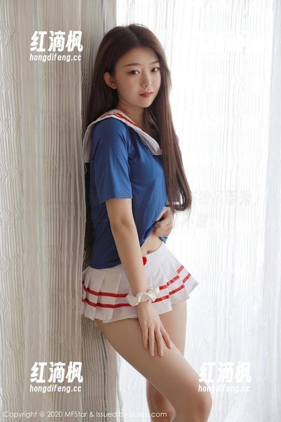 模范学院-蒋小静Jessica 模范学院 - 蒋小静Jessica在线吊带秀,别怪我一直盯着屏幕不放。