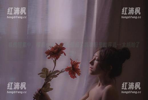樱晚gigi 私房图集中,樱晚gigi的皮衣像极了我衣橱里的弃儿…太尴尬了吧!
