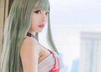 冰雪中的清颜真德秀，竟然还敢cos圣诞老人？！