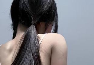 微密圈 – 火龙果羊的纯白写真，之后我还敢穿我那件黄色大外套吗？