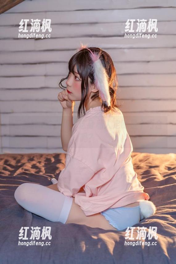 王胖胖u的白裙：这身私人定制是个巧合吗？