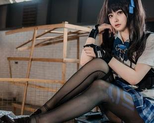 白莉爱吃巧克力和她的连体衣更新—这次cos是为了防止掉到火锅里！
