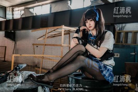 白莉爱吃巧克力和她的连体衣更新—这次cos是为了防止掉到火锅里！