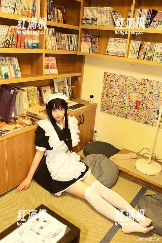 白莉爱吃巧克力豹纹作品在线中，来场‘大自然’的时尚个人秀！