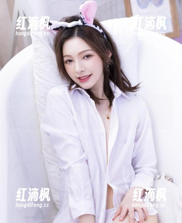 清纯的白露Bululu：图片里那股子青春气息，下载一份看了又看！
