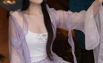 秀人网 – UU阿文的写真可以说让我一直在发呆，每次目光从美腿溜到美脚又返回。