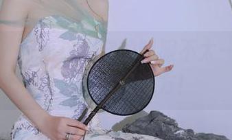 秀人网 – 优酱这次穿的制服不太一样，写真资源惊艳四方！