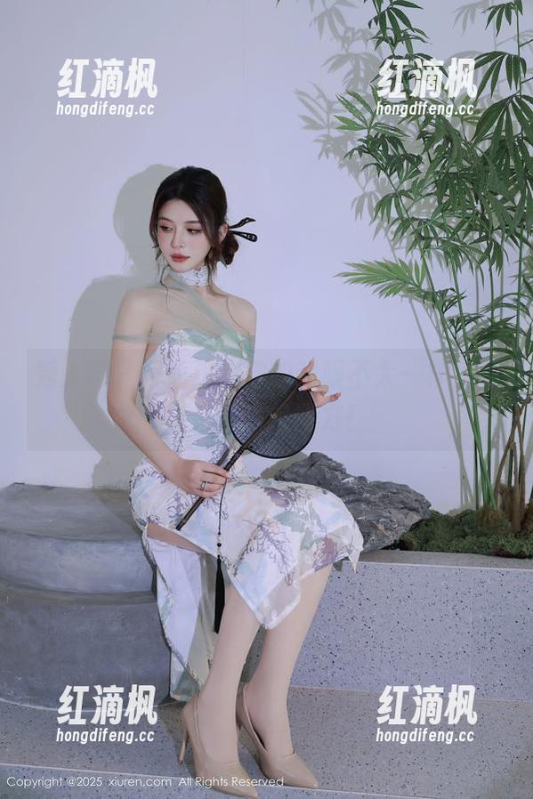 秀人网 - 优酱这次穿的制服不太一样，写真资源惊艳四方！