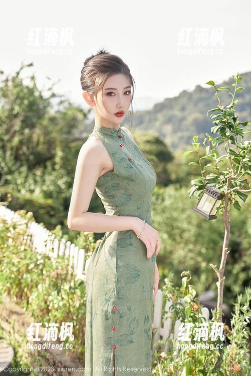 秀人网 - 光影淡化了，卓君Jeanes的黑色作品集真是个大胆的选择