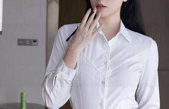 秀人网 – 安然maleah的高清厨娘：分享的不只是美食，还有那股耐人寻味的气息。