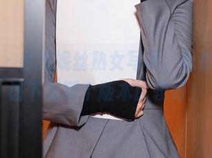 秀人网 – 看尤妮丝熟女写真，我都不知道该下载哪个版本比较好！