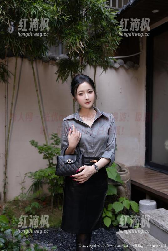 秀人网 - 张优ayoyo的海边漫游：原图下载，记得把沙子扫掉哦！