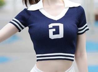 秀人网 – 悠悠酱yoyoyo的JK写真：原图居然让我想起了怀旧的青春啊！