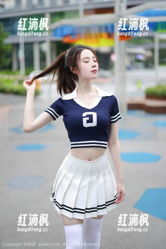 秀人网 - 悠悠酱yoyoyo的JK写真：原图居然让我想起了怀旧的青春啊！