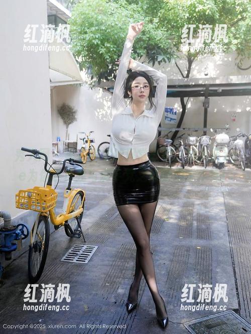 秀人网 - 宅在家里的日常原图，戴允祺zoe为你展示我与剁手党之间的艰难斗争！