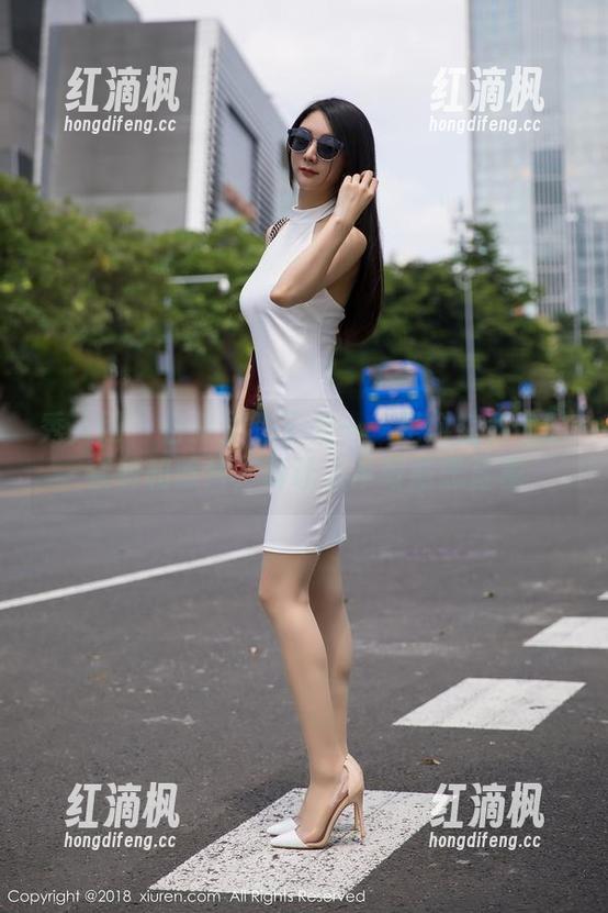 秀人网 - 合集里除了美——是抖娘利世的套装和照片，真让人不好意思直视