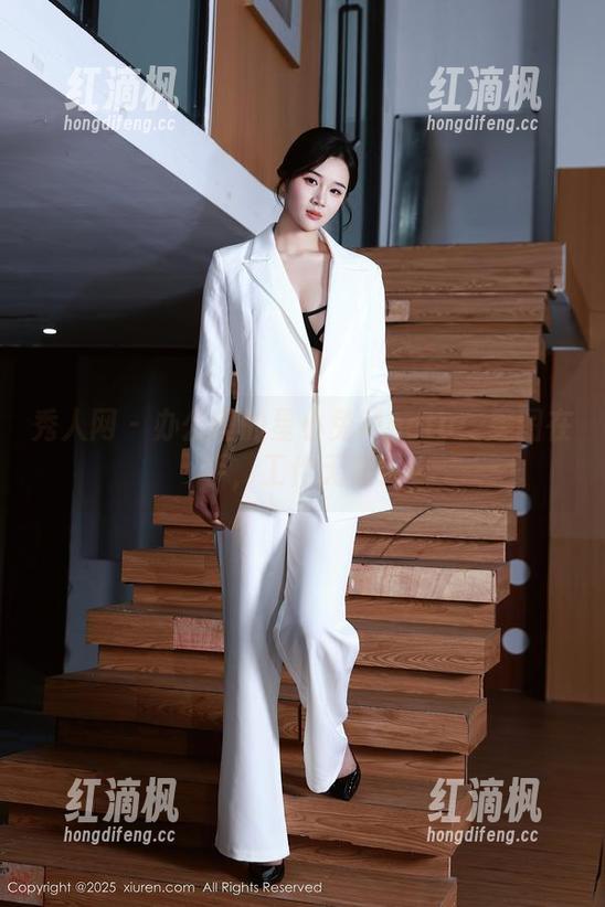 秀人网 - 办公室的星小兔Meetu：美图在手，工作无望！