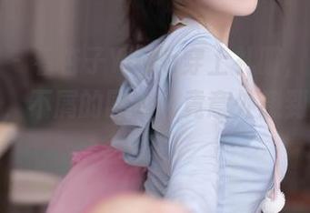 秀人网 – 看杏子Yada穿上礼服，内心一阵波动，不屑的同时，竟意外感到想模仿？