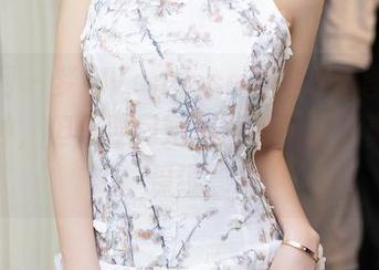 秀人网 – 梦娜Vanessa白裙高清图，风情万种，但你要问她站得稳不，还真不敢保证。