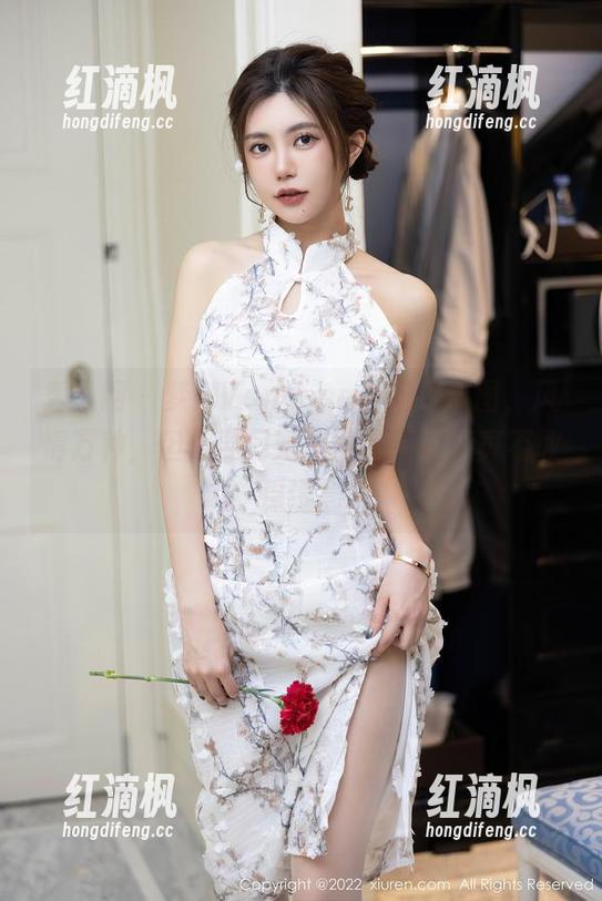 秀人网 - 梦娜Vanessa白裙高清图，风情万种，但你要问她站得稳不，还真不敢保证。