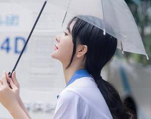 秀人网 – 高清樱桃小犊子抓住泳池的每一瞬，淹没在美丽中