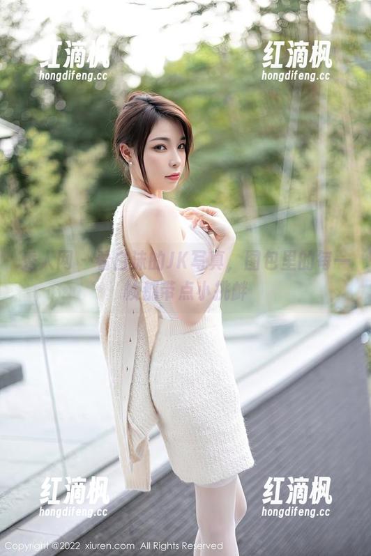 秀人网 - 看白沫的JK写真，图包里的每一帧都带点小挑衅