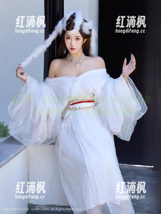 秀人网 - 浣熊也想穿蓝夏akasha的旗袍，作品如此魔力，资源需珍惜呀！