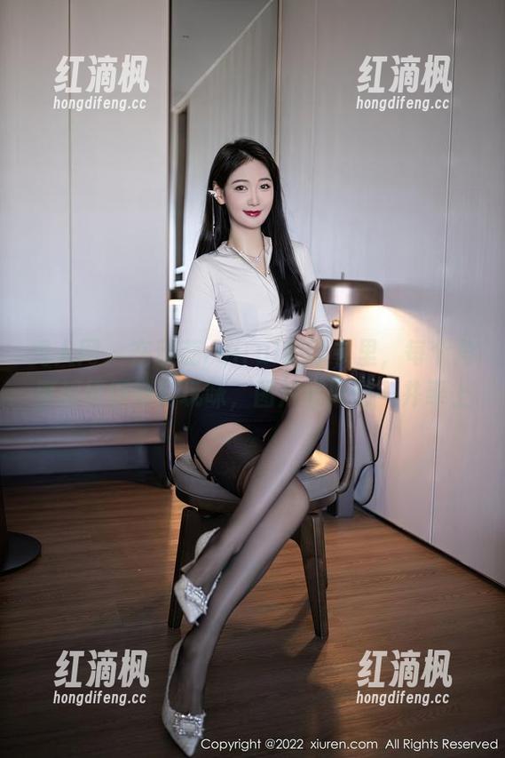 秀人网 - 在蕊蕊ruirui的泳衣里，每个角度都值得好好玩味，图片和原图一并奉上