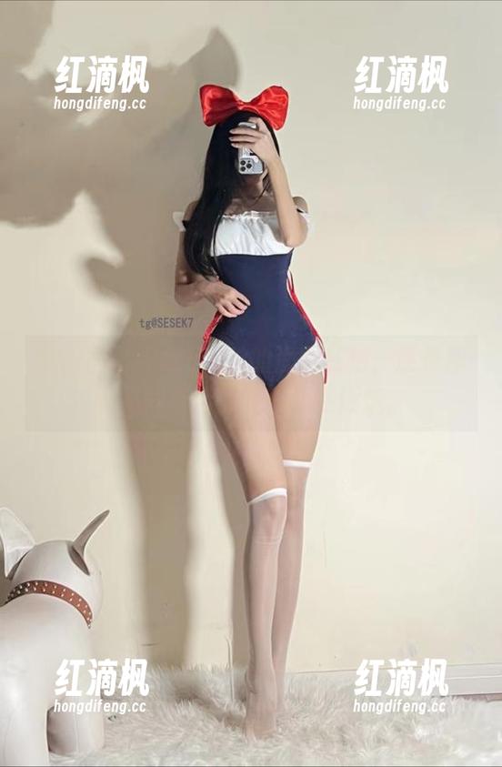 微密圈 - 纪念小小v的渔网私拍，还是那种不知所措的好奇心在燃烧。