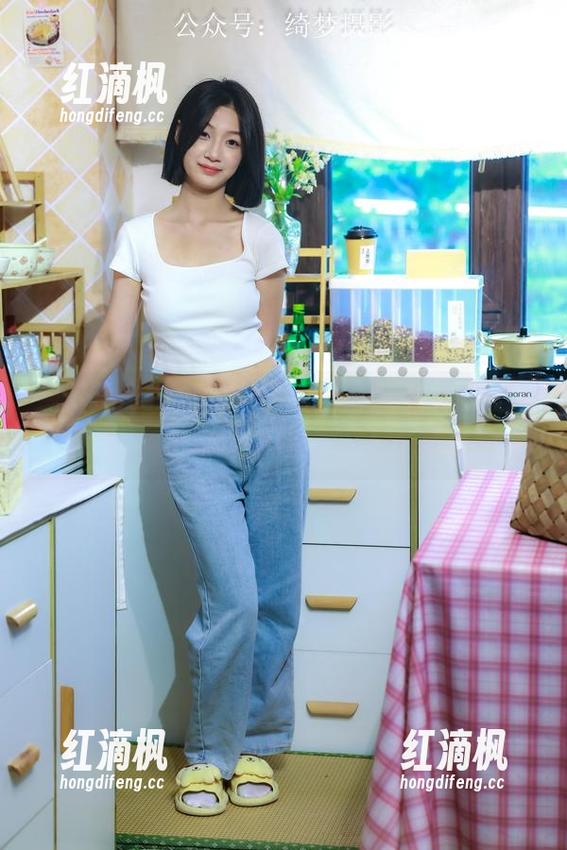 绮梦摄影 - 这全套制服，图片中的瓜瓜难以捉摸哦