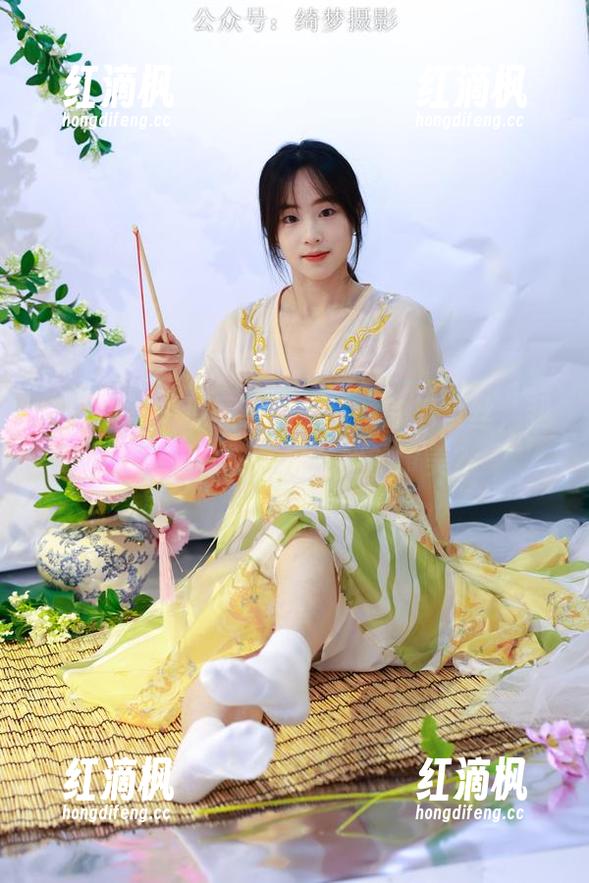 绮梦摄影 - 原图流出，章章的裤里丝，我是不是应该反思下我的审美？