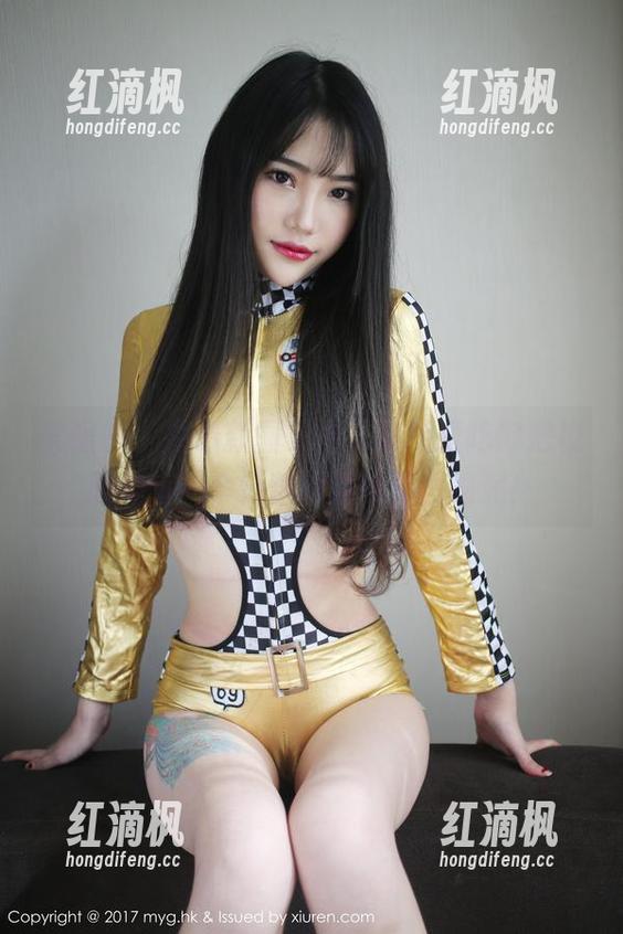 美媛馆 - 在最新图集中，软软爱吃肉把校园的每一个角落都磨得那么圆润！