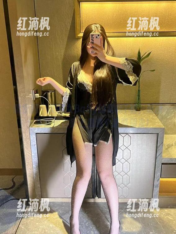 微密圈 - 美邵女Baby的宽松T恤，原图分享就像在街上偶遇个超酷朋友!