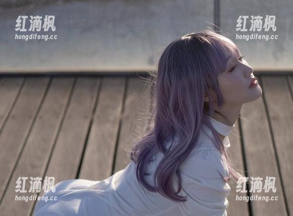 不得不说，“脱尾巴Mizuki修女”的高清图册给我一种不可思议的冲击感。
