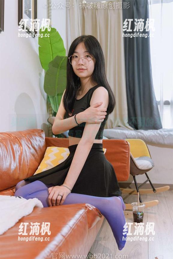 袜啵啵 - 聚焦奶油的脚趾：意想不到的夹东西写真图集！
