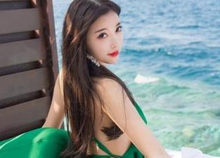 语画界 – 照片中的校服，周思乔Betty果然不一样，原图的那股气息久违了！