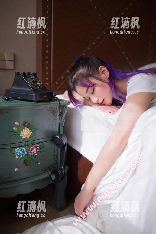 轰趴猫 - 把鞋子抛开，Ellie艾栗栗的裸足套图让人不禁想多看一眼，精选好评！
