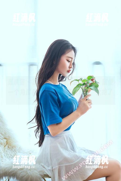 轰趴猫 - 苏小暖连衣裙，最新美图，随便一个角度都让人想多停留几秒钟，太绝了。
