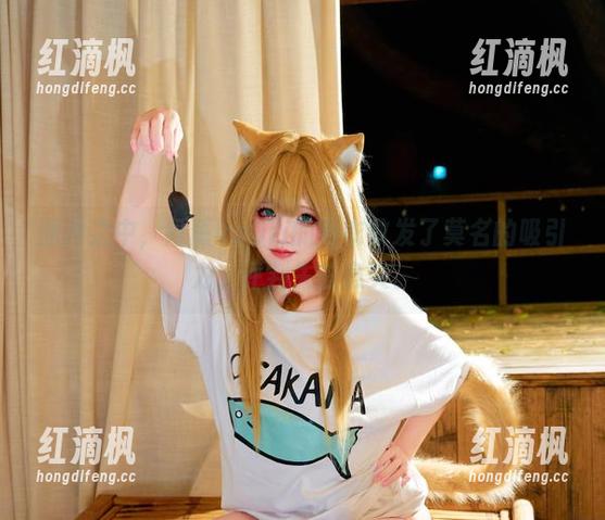 图片之中，阿薰kaOri的毛衣散发了莫名的吸引力，评判失去意义。