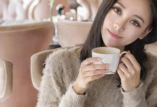 青豆客 – 原图骗不了人，汪佩妮Penny的旗袍更新真是让人瞩目。