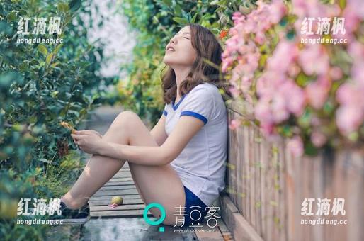 青豆客 - 当幼教遇上白领：陈嘉嘉Tiffany的写真里，软萌与职场的碰撞，甜到发腻！