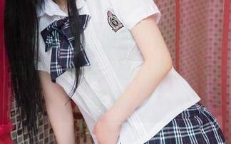 魅妍社 – 在私房旗袍里，赵梦洁仿佛化身了那个年代的姑娘，唔，似乎在挑逗我的想象。