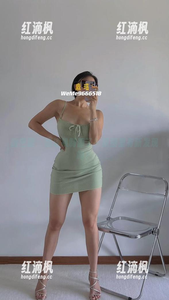 鹿瑶 微密圈 - 鹿瑶换制服了?原图里有新发现吗?